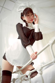 [Foto COSER de celebridade da Internet] Zhou Ji é um coelhinho fofo - empregada de óculos