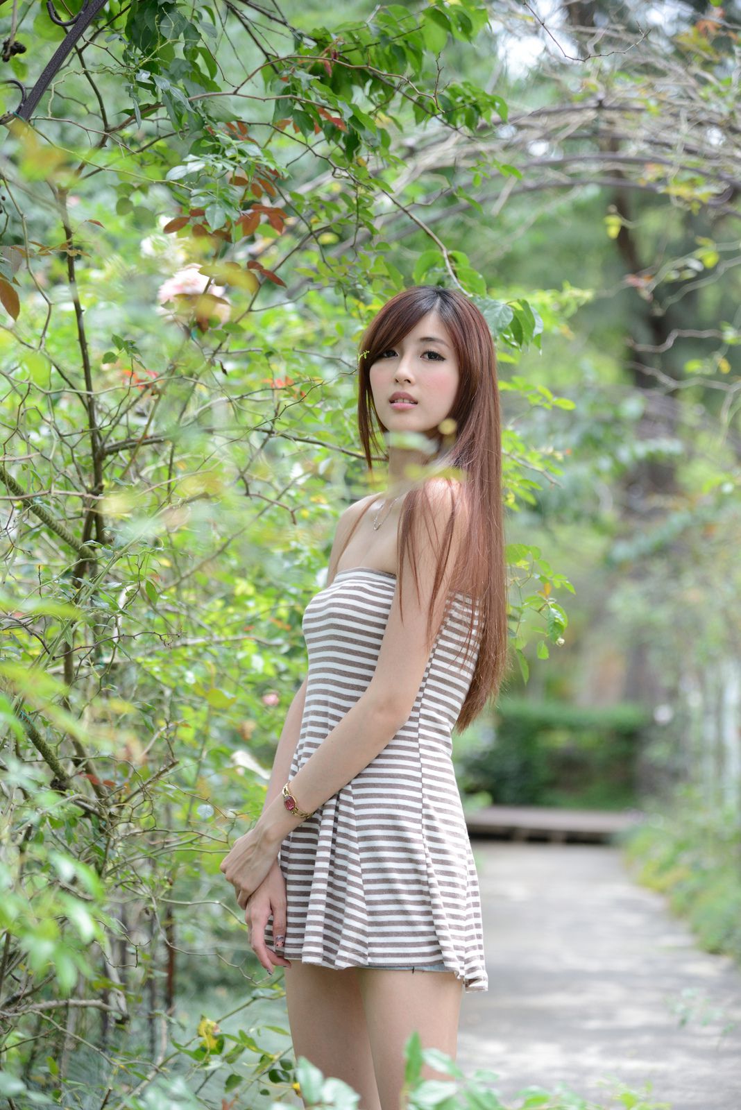 Liao Tingling/Kila Jingjing "Qi B Mini Skirt Series" outdoor shooting Page 34 No.073461
