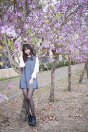 [Deusa de Taiwan] Peng Lijia (Lady Yi Yi) "Seda negra sob as flores de cerejeira"